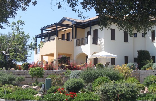 Aphrodite Hills Apartment | Aphrodite Hills Garden Apartment With Panoramic Golf & Sea Views. Free WIFI.