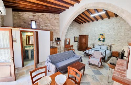 Skarinou Apartment | Aphrodite's Pool Retreat
