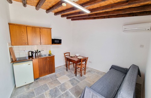 Skarinou Apartment | Aphrodite's Pool Retreat