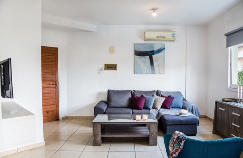 Universal Apartment | Artemis Cynthia One bedroom apartment