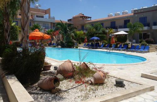 Universal Villa | Aurora Townhouse - Complimentary Paphos Airport Transport