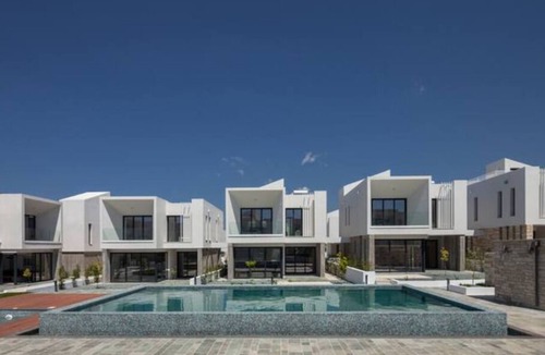 Emba Villa | Avalon 1 Villa 11 Kosta 3 Bedroom Villa with communal pool