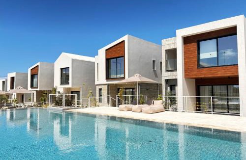 Emba Villa | Avalon Gardens Pink&Blue Villa with swimming pools sauna restaurant gym