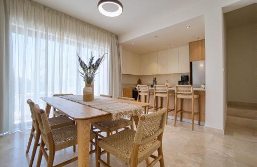Emba Villa | Avalon Gardens Villa 1