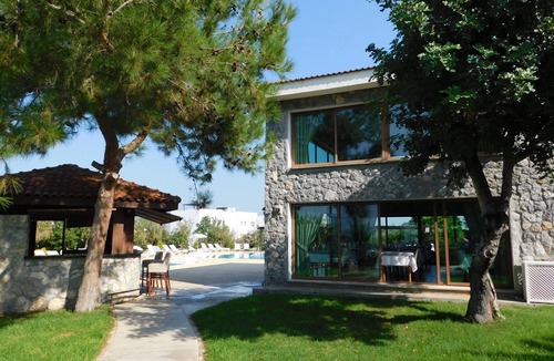 Kucukerenkoy Apartment | B7-2, Ground Floor apt, Sunflower Garden Apartment, Crystal Bay Marina