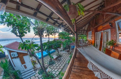 Pochomil House | Balcony Bedroom Suite w Romantic Sunsets - AC - Pool