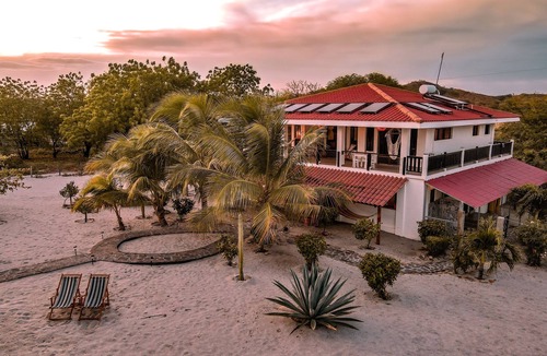 Jiquelite Villa | BEACH VILLA - BEACHFRONT - A/C/HOT SHOWER