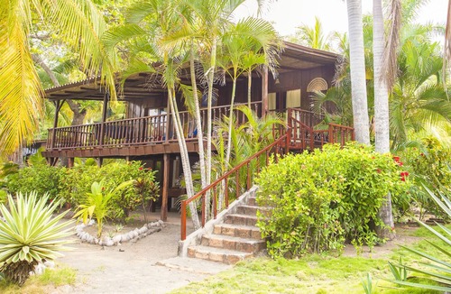 Mechapa House | Beachfront Adventure + Comfort! Walk to fishing village!