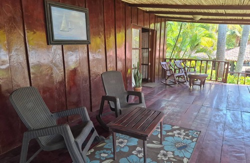 Mechapa House | Beachfront Adventure + Comfort! Walk to fishing village!