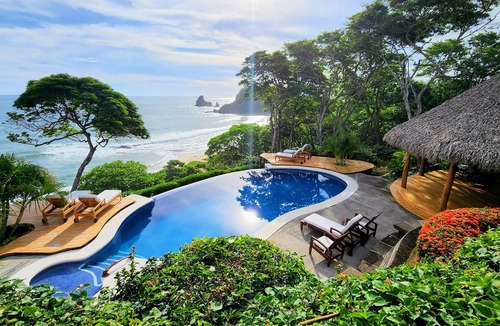 San Juan del Sur House | BEACHFRONT INFINITY POOL – DIRECT PRIVATE BEACH ACCESS – FOREST & TROPIC GARDENS