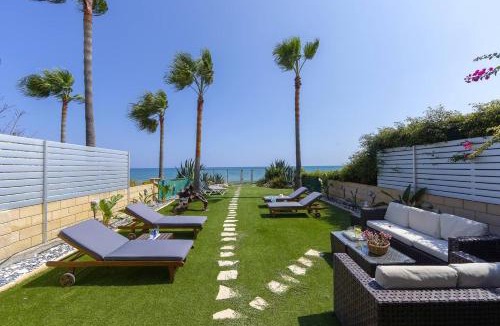 Meneou Villa | Beachfront Villa Carpe Diem