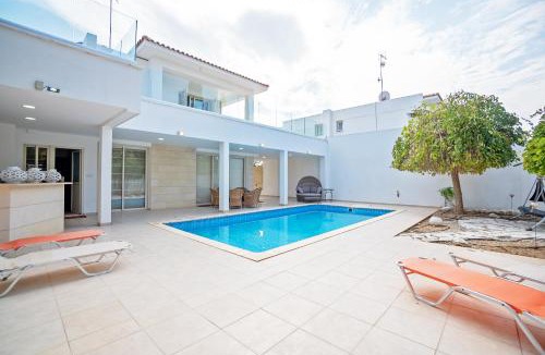 Pyla Villa | Beachfront Villa Larnaka Dhekelia with Pool