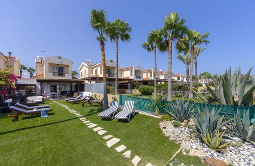 Meneou Villa | Beachfront Villa Meneou 3