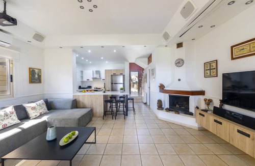 Meneou Villa | Beachfront Villa Meneou 3
