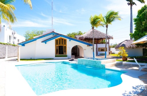 El Velero House | Beachfront Villa with Private Pool - 5 Bedrooms