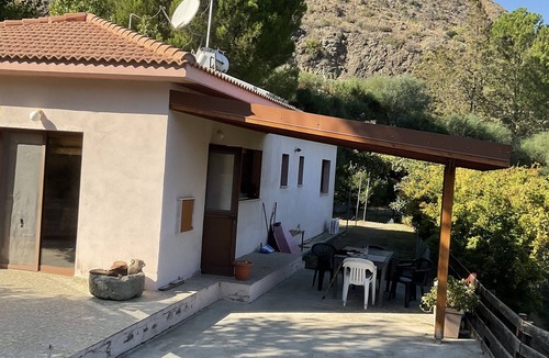 Arakapas House | Beautiful 3 Bedr House in Arakapas with fireplace