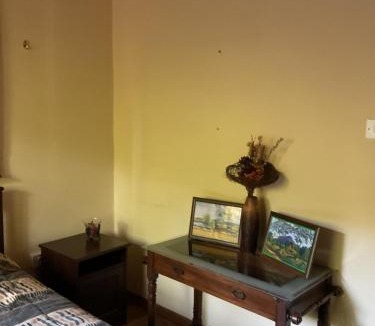 Arakapas House | Beautiful 3 Bedr House in Arakapas with fireplace