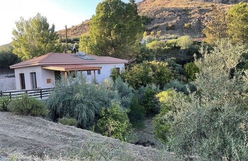 Arakapas House | Beautiful 3 Bedr House in Arakapas With Fireplace