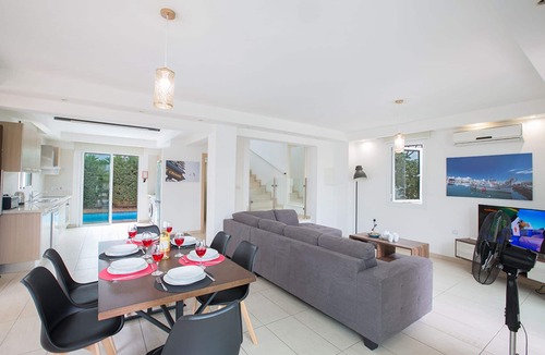 Pernera Villa | Beautiful 5 Star Holiday Villa in a Prime Location in Protaras
