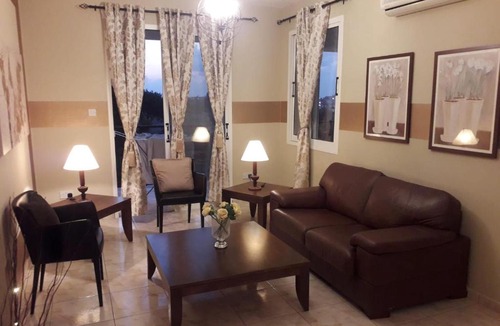 Old Town Apartment | Beautiful Apartment with pool in Paphos Cyprus