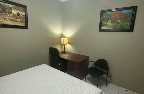 Leon Bed & Breakfast | Beautiful bedroom shared house in charming León awaits you