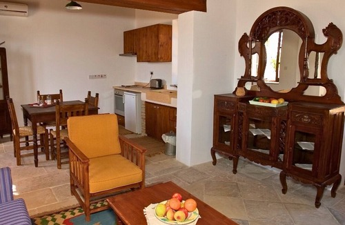Choirokoitia Apartment | Beautiful Country House Apartment with A/C, WiFi & Pool in the Historical Village of Choirokoitia