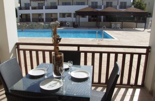 Peyia Town Apartment | Beautiful studio with shower room, full kitchen, poolside, FREE WIFI