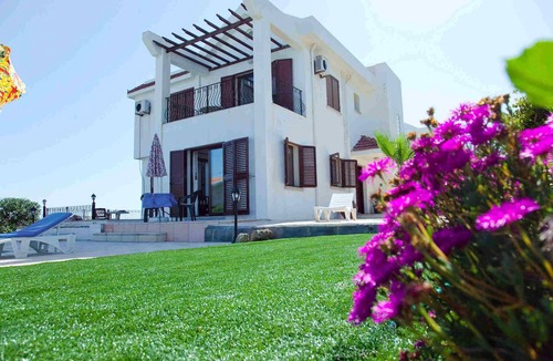 Edremit Villa | Beautiful villa,Edremit with Private Pool, full amenities, Wifi, stunning views