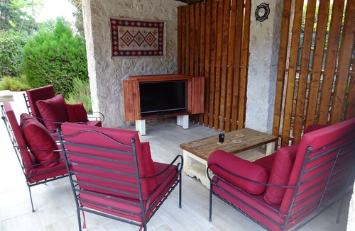 Karsiyaka Villa | Beautiful Villa, large private rear garden with pool, games room and free wifi