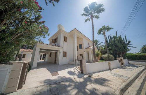 Pyla Villa | Blue Pearl Villa - 6 Bedroom with Pool