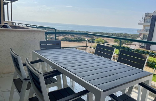 Bafra Apartment | Blue Retreat Suite by the Sea