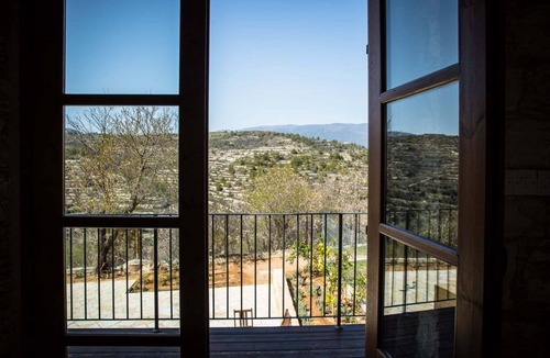 Lofou House | Boutique house/large garden/great mountain views