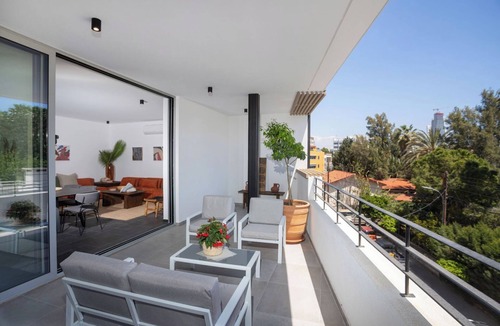 Historical Center Apartment | Bridge House 201-3BR Modern Apt close to the beach and city centre
