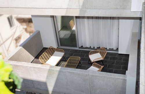 Historical Center Apartment | Bridge House 202 - 2BR Modern Apt close to the beach and city centre