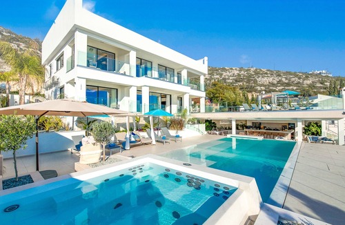 Peyia Town Villa | CAPTAIN'S VILLA - Jacuzzi/spa, Panoramic Sea Views, Private Pool