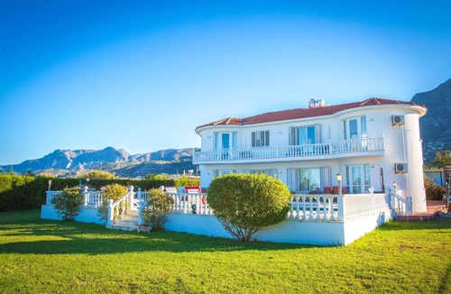 Kyrenia District Villa | Captivating 5-Bed Villa with private pool & garden