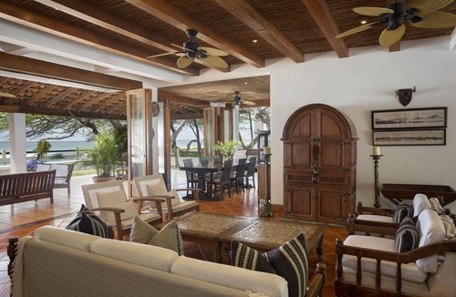 Playa Colorado House | Casa Encantos Beach Front House