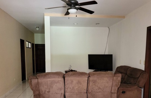Managua House | Casa Entera con Alberca en las Colinas Managua, Apta Para Familias