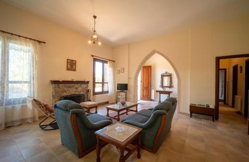 Vasa Koilaniou House | Casa Harmonia Traditional Stone House, Escape to Silence Soul and Serenity in Nature with 2 Bedrooms, Fireplace and Mountain Breeze