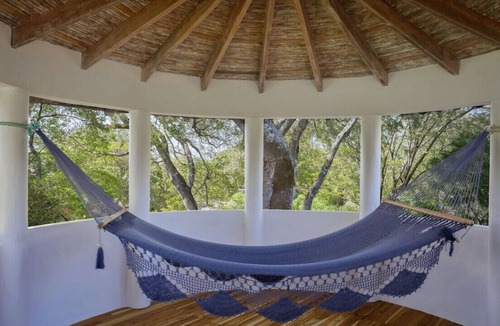 Playa Colorado House | Casa Marisombra: Fun amenities and just steps from the beach