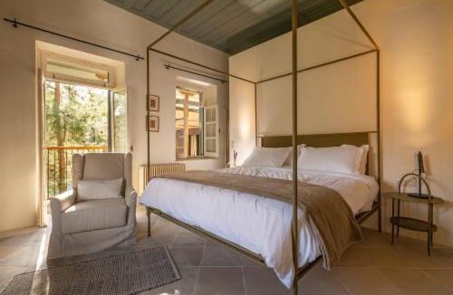 Treis Elies House | Casa Oliva Guesthouse