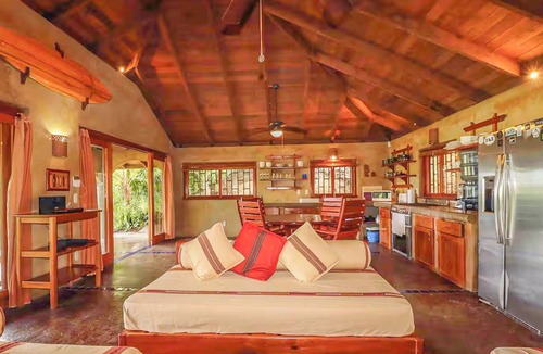 Paradise Bay House | Casa Sueños: Stunning Bay-view Retreat Infinity Pool Walk to Town Sleeps 9