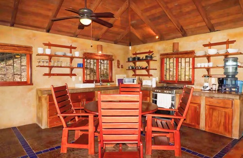 Paradise Bay House | Casa Sueños: Stunning Bay-view Retreat Infinity Pool Walk to Town Sleeps 9