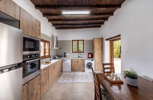 Pano Arodhes Villa | Casale Xenia - Tranquil Villa in Cyprus , WiFi, Aircon, TV