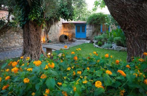 Vasa Koilaniou House | Cecilias Courtyard