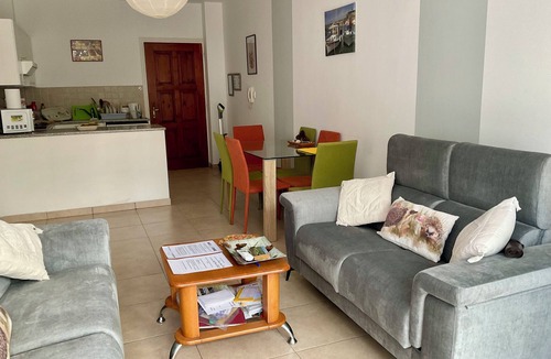 Peyia Town Apartment | centre of Peyia village, 2 Bedrooms, communal Pool, Patio/garden, BBQ free wifi