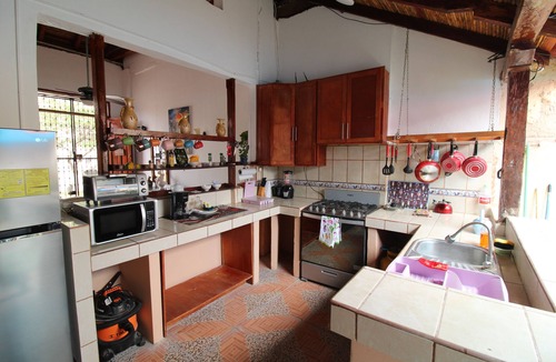 Granada House | Charmed by La Calzada Private home in the heart of Granada 2Br/AC/WiFi/Kitchen