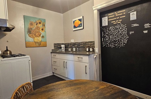 Northwest Berkeley House | Charming 1920s Westbrae Berkeley Cottage with Soaking Tub! Walk to BART & Parks