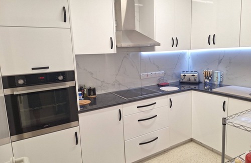 Sea Caves Apartment | Charming 2-bedroom apartment with WiFi and AC in prestigious Seacaves, Peyia
