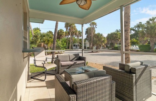 Sanibel Cottage | Charming Ground-Level Retreat at Sanibel Shore-Walk to the Beach